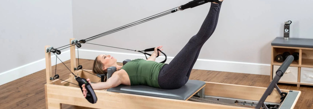 Aletli Pilates ve Reformer Pilates: Kas gücünü artırın, esnekliği geliştirin ve duruşunuzu iyileştirin. İstanbul Kartal, Dragos ve Pendik'teki fizik tedavi merkezimizde uzman eğitmenler eşliğinde bireysel ve grup dersleriyle hizmetinizdeyiz.